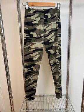 Diva Camo Leggings NWOT – One Size